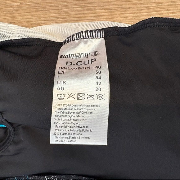 Sunmarin Womans 18 D Black and Blue One-Piece Swimsuit NWT - Picture 9 of 10